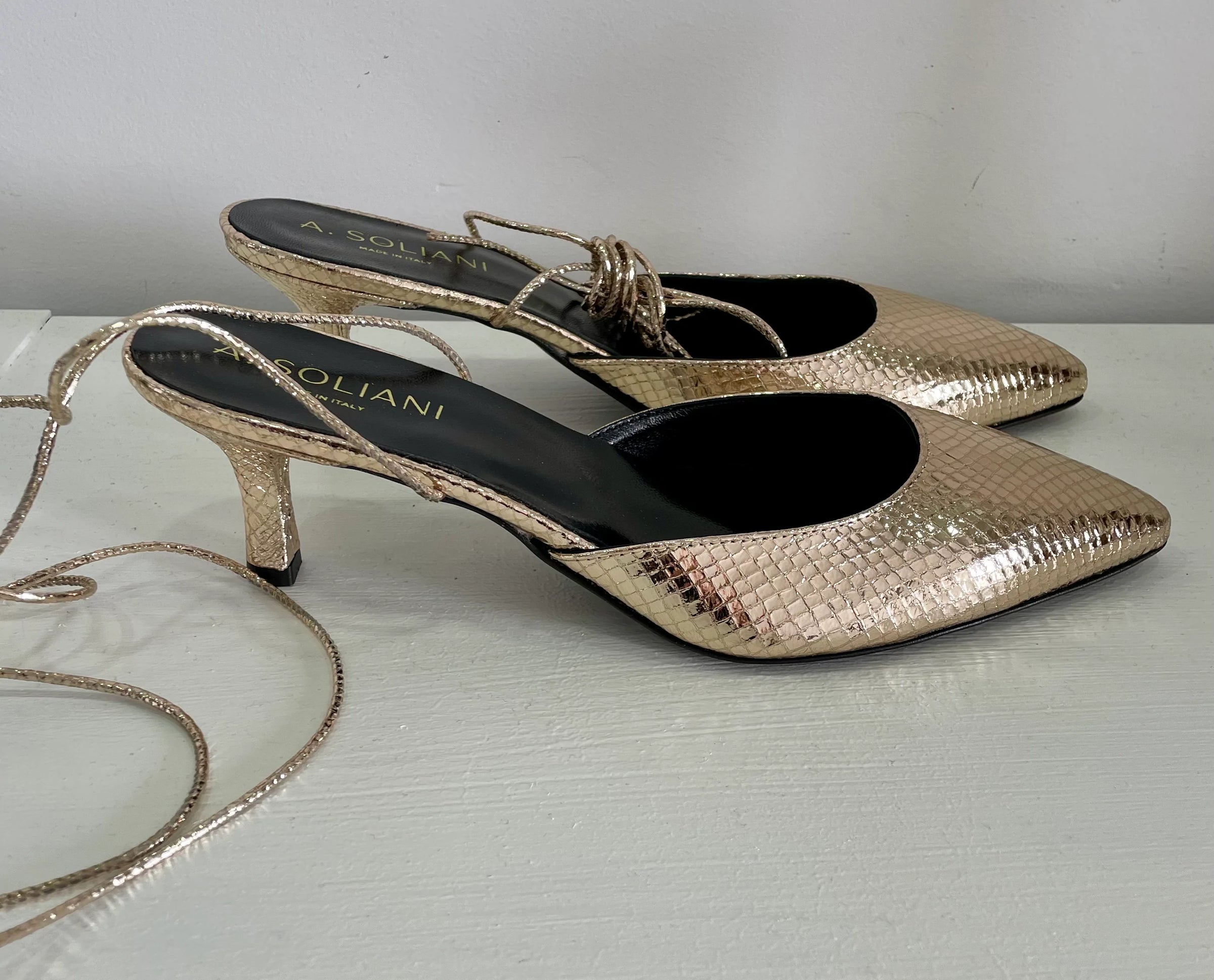 Women's gold kitten heel 2025 shoes